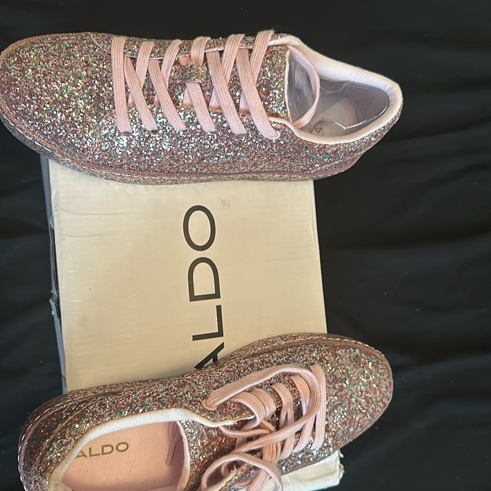 Fashion shoes also